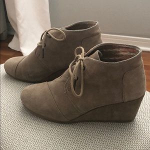 Tom’s Khaki Wedge Booties